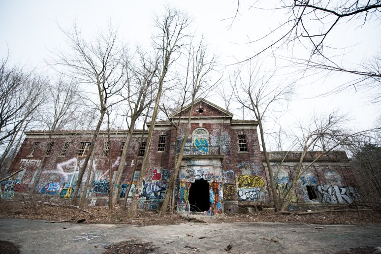 Urban Decay | New York City Farm Colony | Staten Island | Exploration | Photography | Architecture
